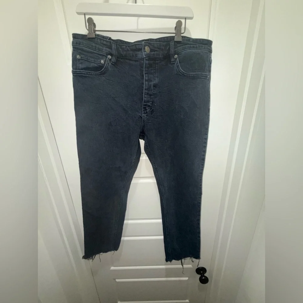 Ksubi. Chitch Dusk Black Raw Hem CroppedJeans. Size 36. 26 inseam.